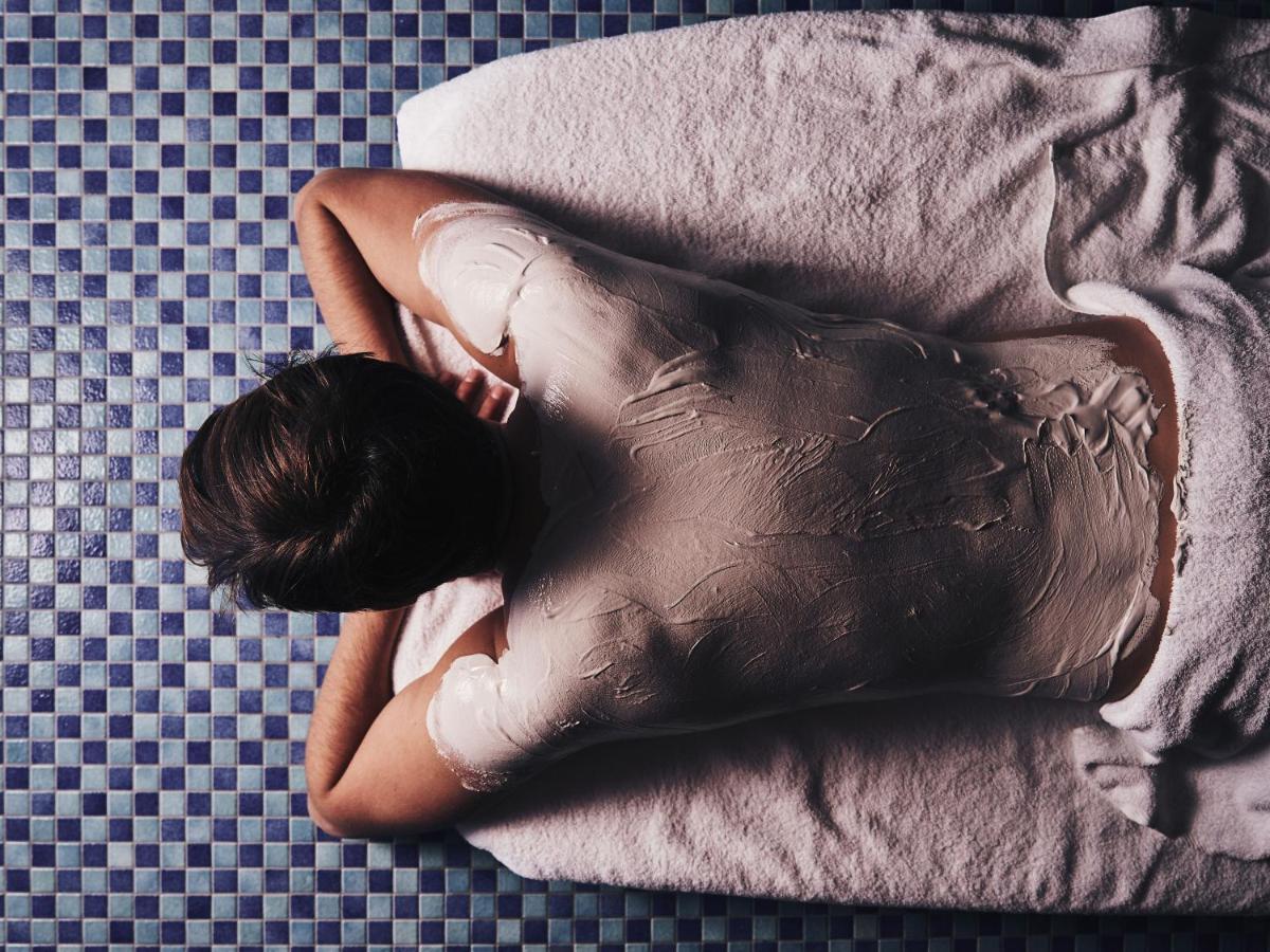 A-Rosa Kurhaus Binz Ξενοδοχείο Εξωτερικό φωτογραφία A woman in a spa