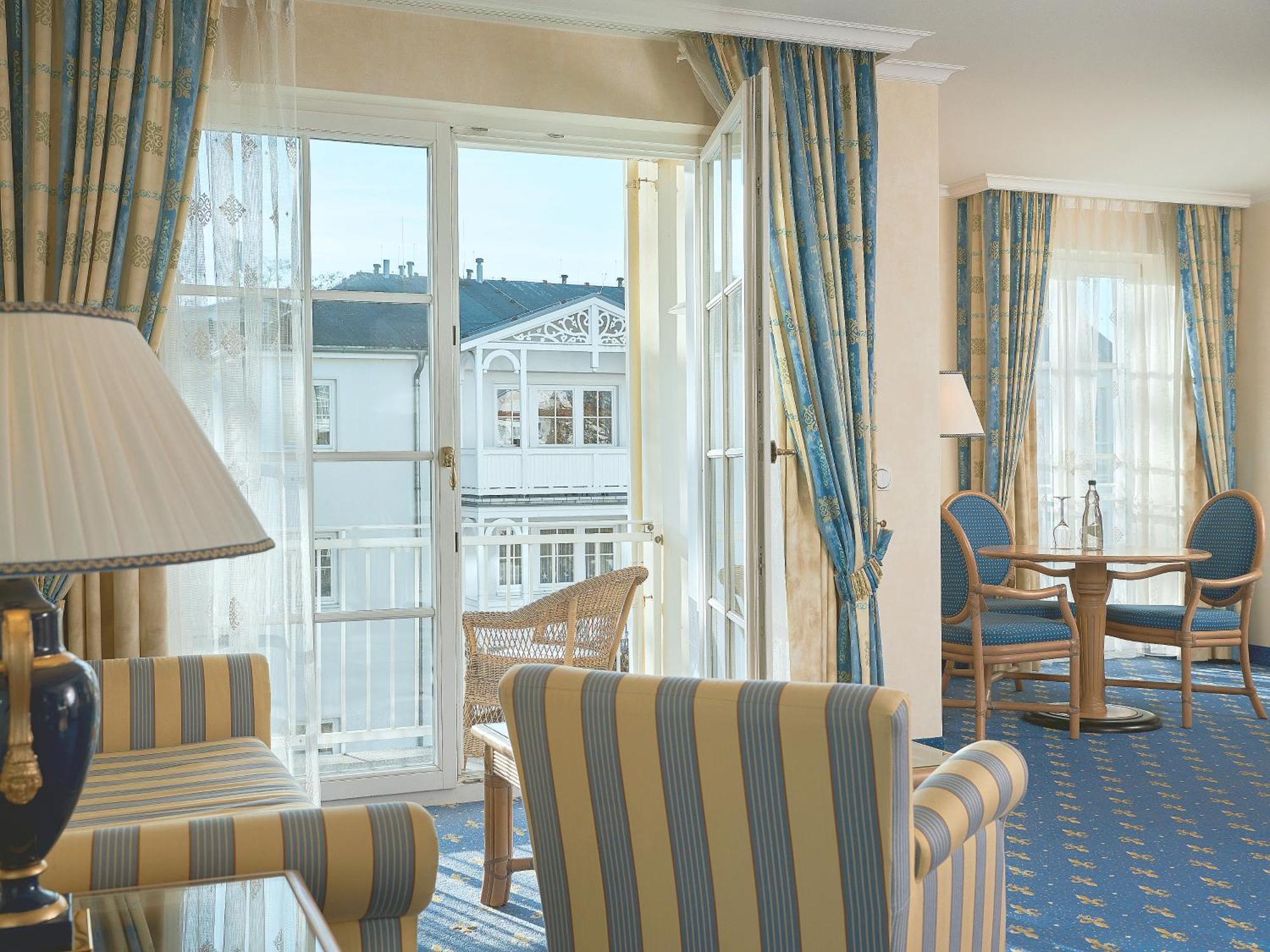 A-Rosa Kurhaus Binz Ξενοδοχείο Δωμάτιο φωτογραφία A suite at the Grand Hotel