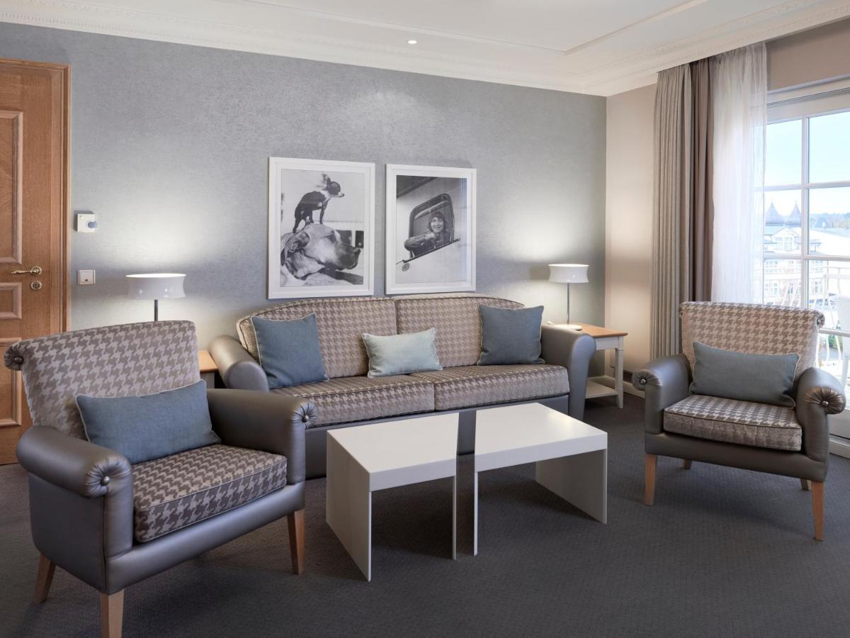 A-Rosa Kurhaus Binz Ξενοδοχείο Εξωτερικό φωτογραφία A living room at the Hotel