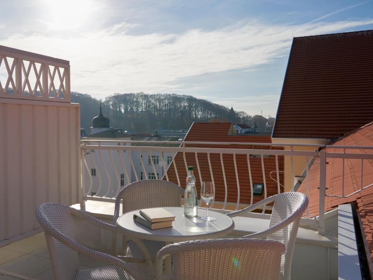 A-Rosa Kurhaus Binz Ξενοδοχείο Εξωτερικό φωτογραφία A balcony